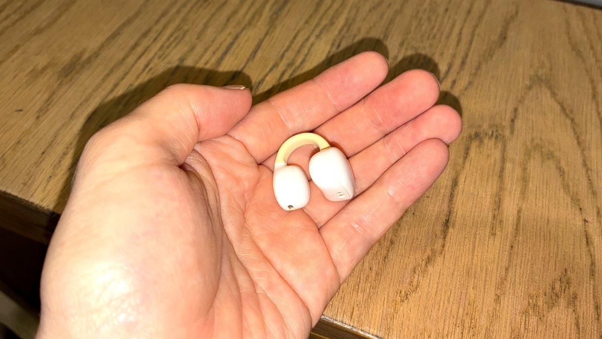 実際に毎日使っている耳たぶに挟むイヤーカフ型イヤホンの実物